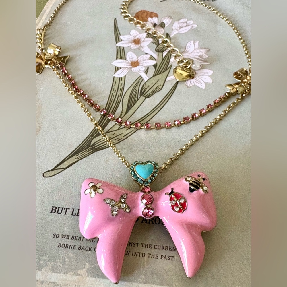 EUC RARE HTF Betsey Johnson Vintage Pink Bow Necklace - Picture 2 of 7